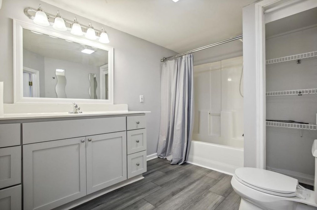 701 Bridge Ln, Smyrna GA  30082-3839 exterior