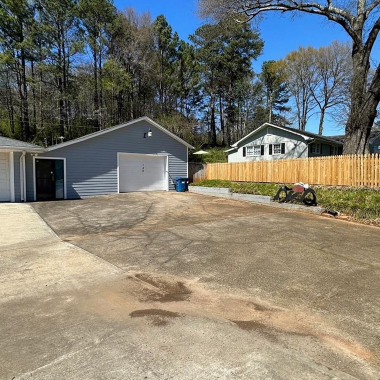 135 Huff Dr, Lawrenceville GA  30044-4435 exterior