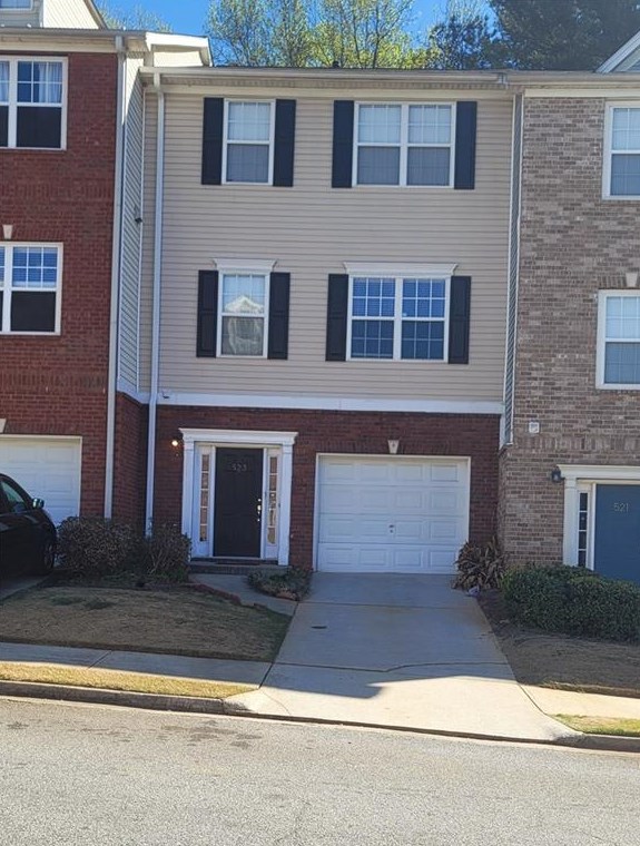 523 Lantern Wood Dr, Scottdale, GA 30079