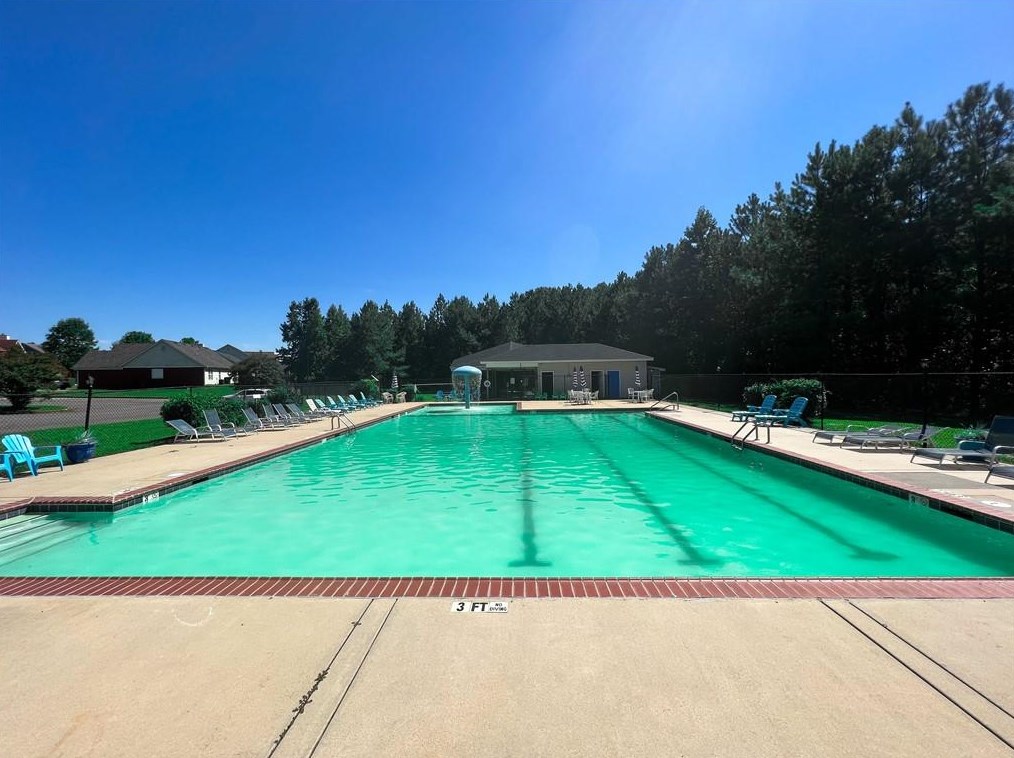 139 Avalon Dr, Calhoun GA  30701-9434 exterior