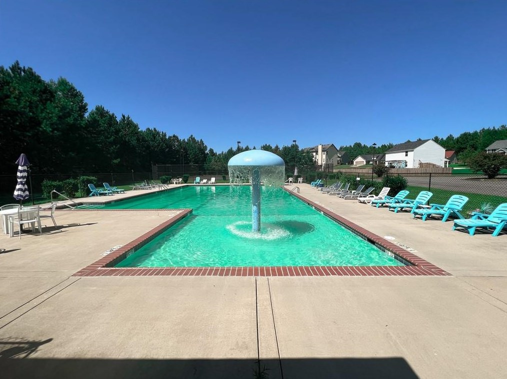 139 Avalon Dr, Calhoun GA  30701-9434 exterior