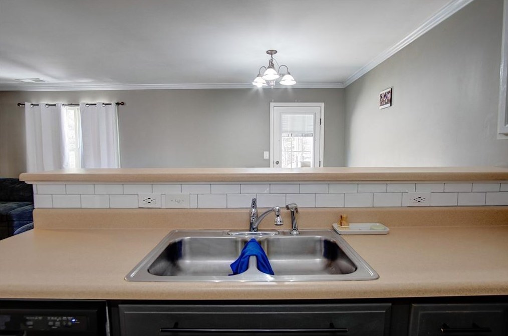 139 Avalon Dr, Calhoun GA  30701-9434 exterior