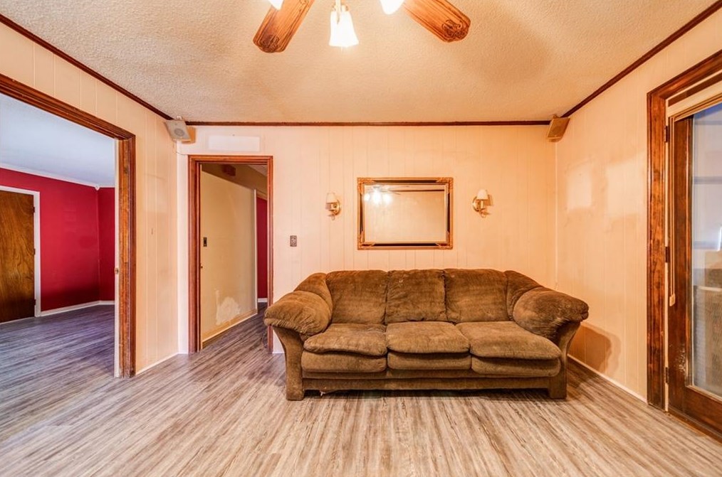 406 Strawberry Ln Se, Lindale, GA 30147