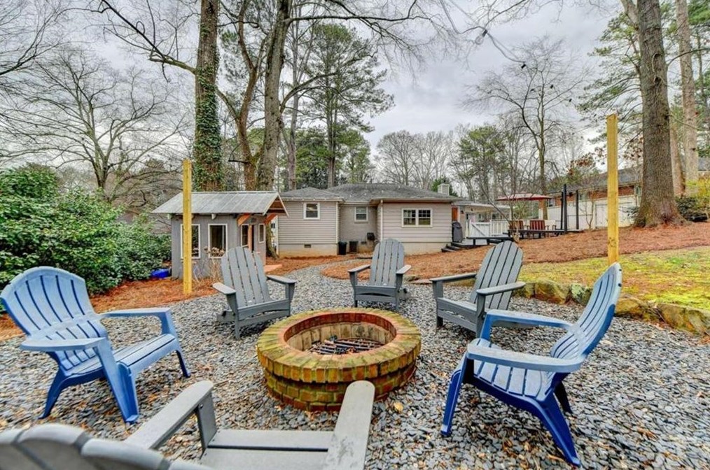 2227 Desmond Dr, Decatur GA  30033-4740 exterior