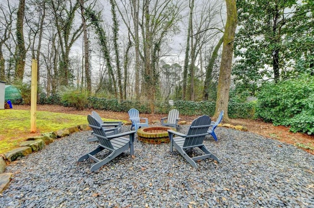 2227 Desmond Dr, Decatur GA  30033-4740 exterior