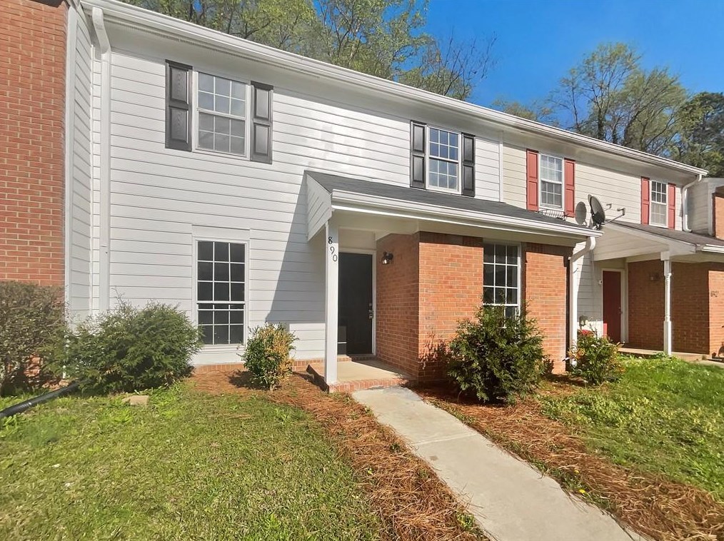 890 Glynn Oaks Dr, Clarkston, GA 30021