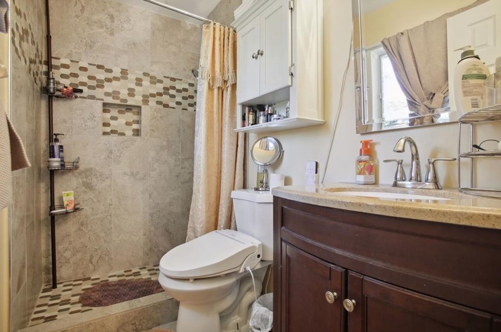 4010 Northstrand Dr, Decatur GA  30035-2372 exterior