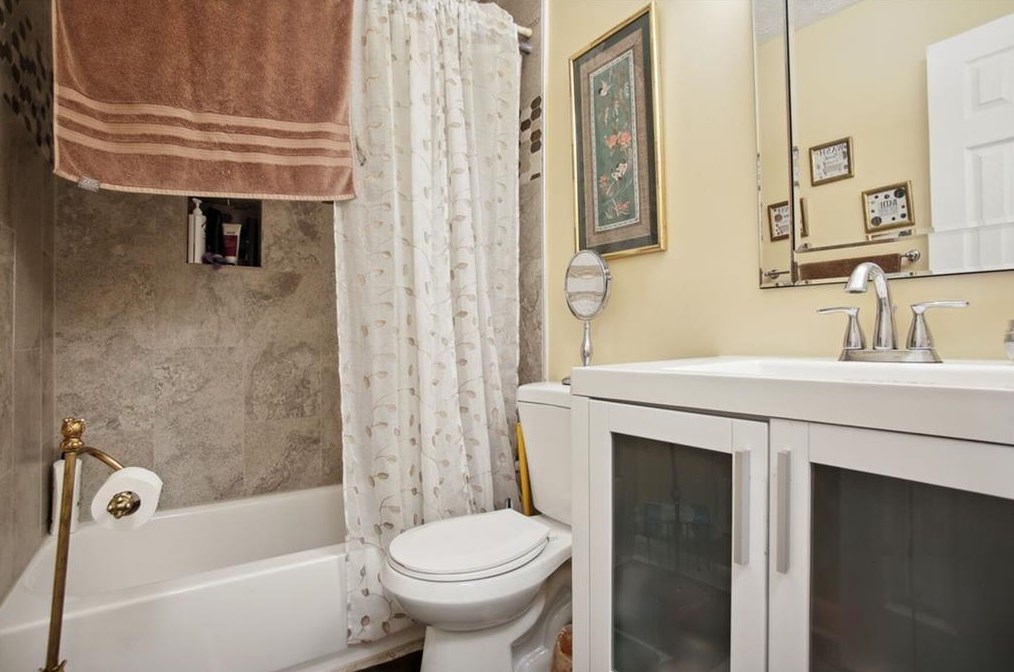 4010 Northstrand Dr, Decatur GA  30035-2372 exterior