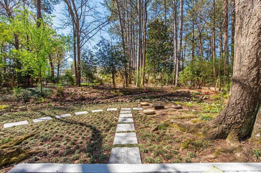 430 Bridlewood Cir, Decatur GA  30030-1617 exterior