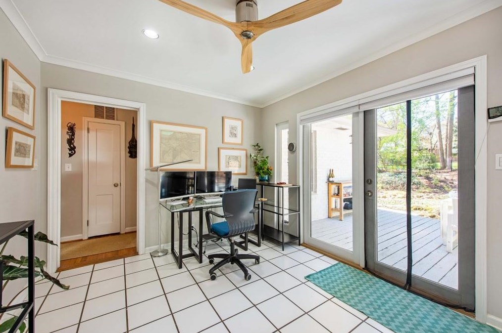 430 Bridlewood Cir, Decatur GA  30030-1617 exterior