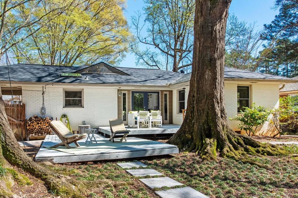 430 Bridlewood Cir, Decatur GA  30030-1617 exterior