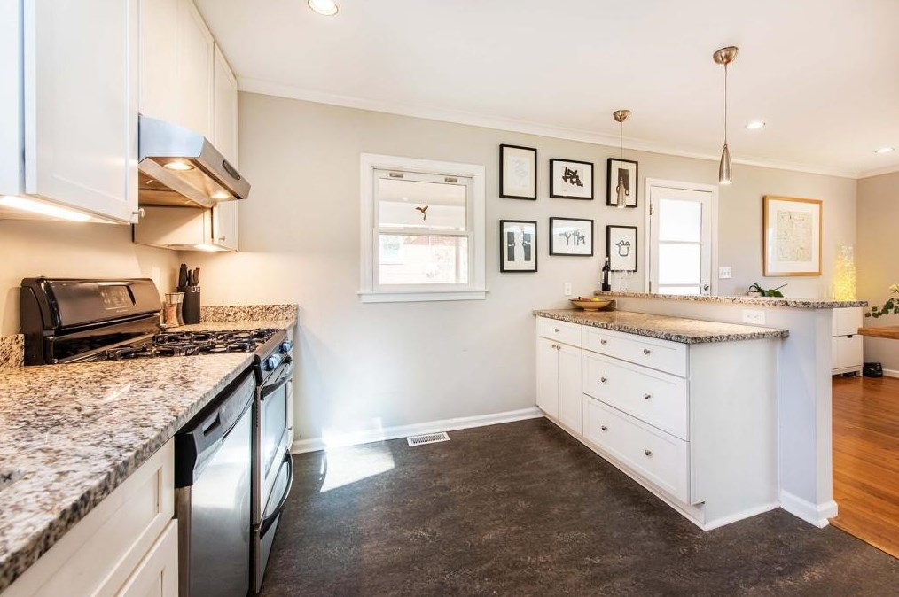 430 Bridlewood Cir, Decatur GA  30030-1617 exterior