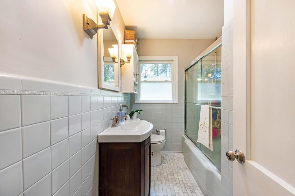 430 Bridlewood Cir, Decatur GA  30030-1617 exterior