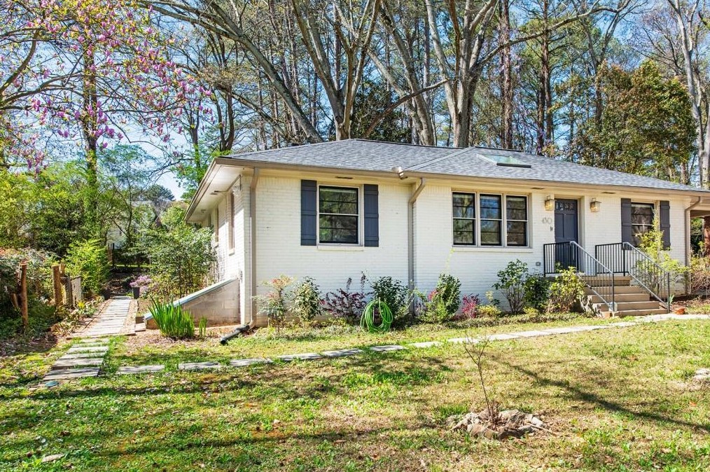 430 Bridlewood Cir, Decatur GA  30030-1617 exterior