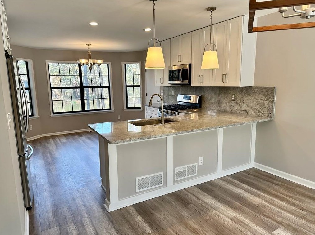 210 Lakeland Ct, Roswell, GA 30076