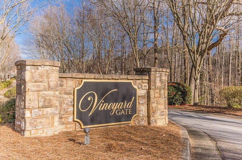 671 Walnut Woods Dr, Braselton, GA 30517