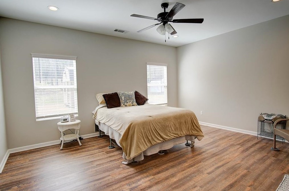 372 Peachtree Ln, Calhoun GA  30701-4388 exterior