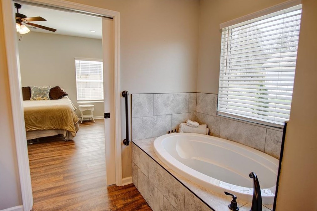 372 Peachtree Ln, Calhoun GA  30701-4388 exterior