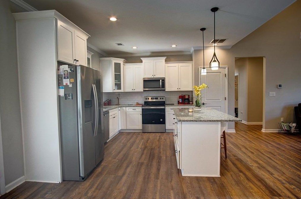 372 Peachtree Ln, Calhoun GA  30701-4388 exterior