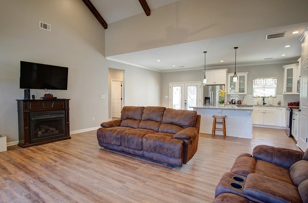 372 Peachtree Ln, Calhoun GA  30701-4388 exterior