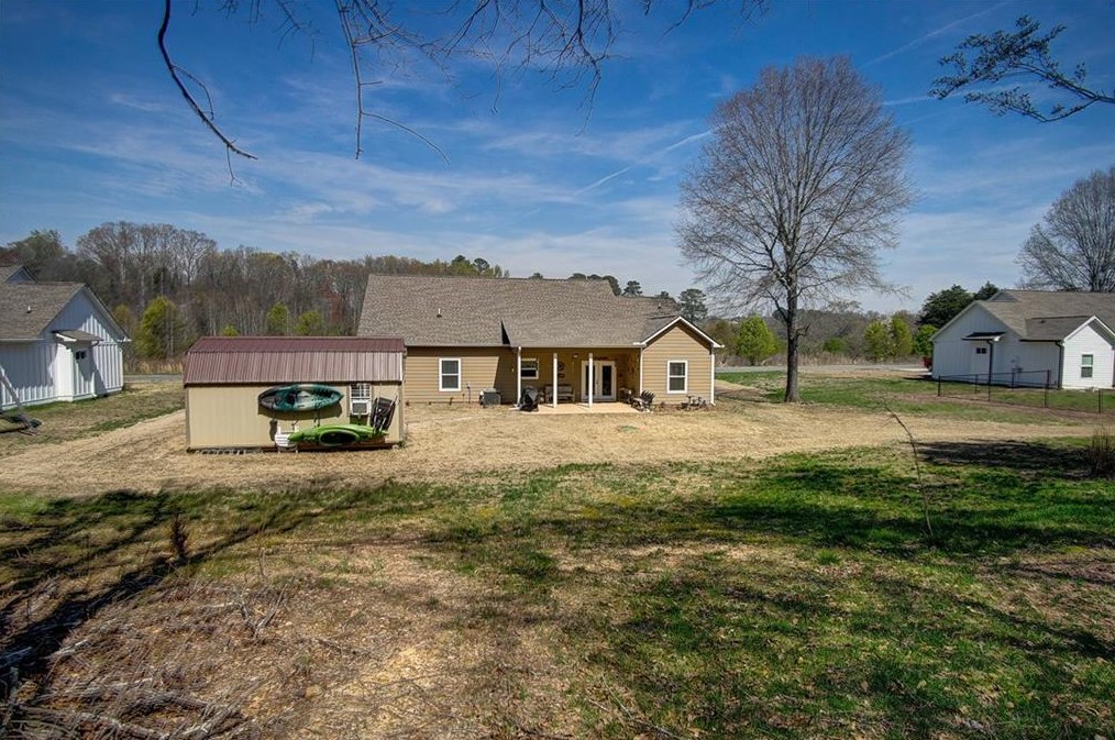 372 Peachtree Ln, Calhoun GA  30701-4388 exterior