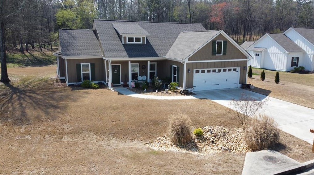 372 Peachtree Ln, Calhoun GA  30701-4388 exterior