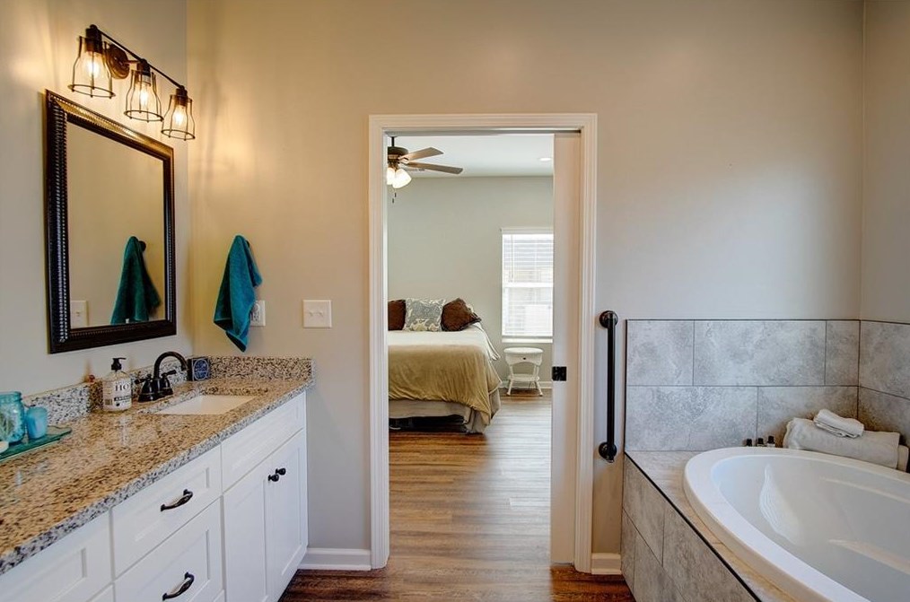 372 Peachtree Ln, Calhoun GA  30701-4388 exterior