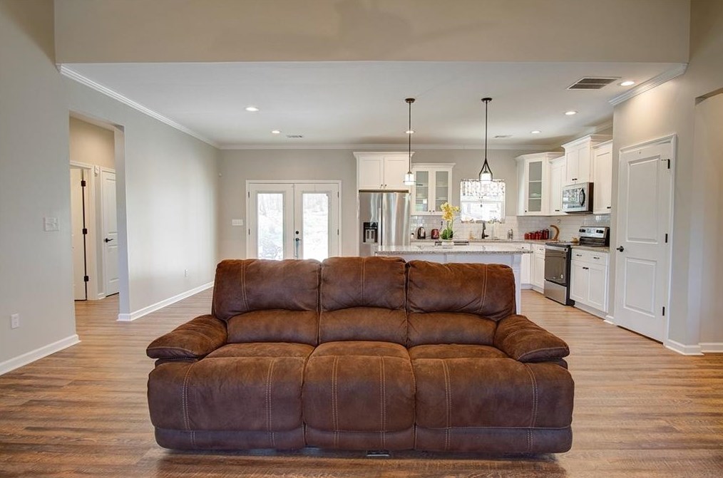 372 Peachtree Ln, Calhoun GA  30701-4388 exterior