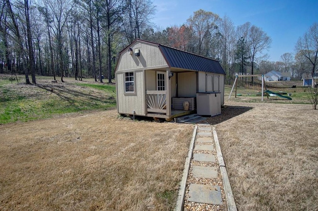 372 Peachtree Ln, Calhoun GA  30701-4388 exterior