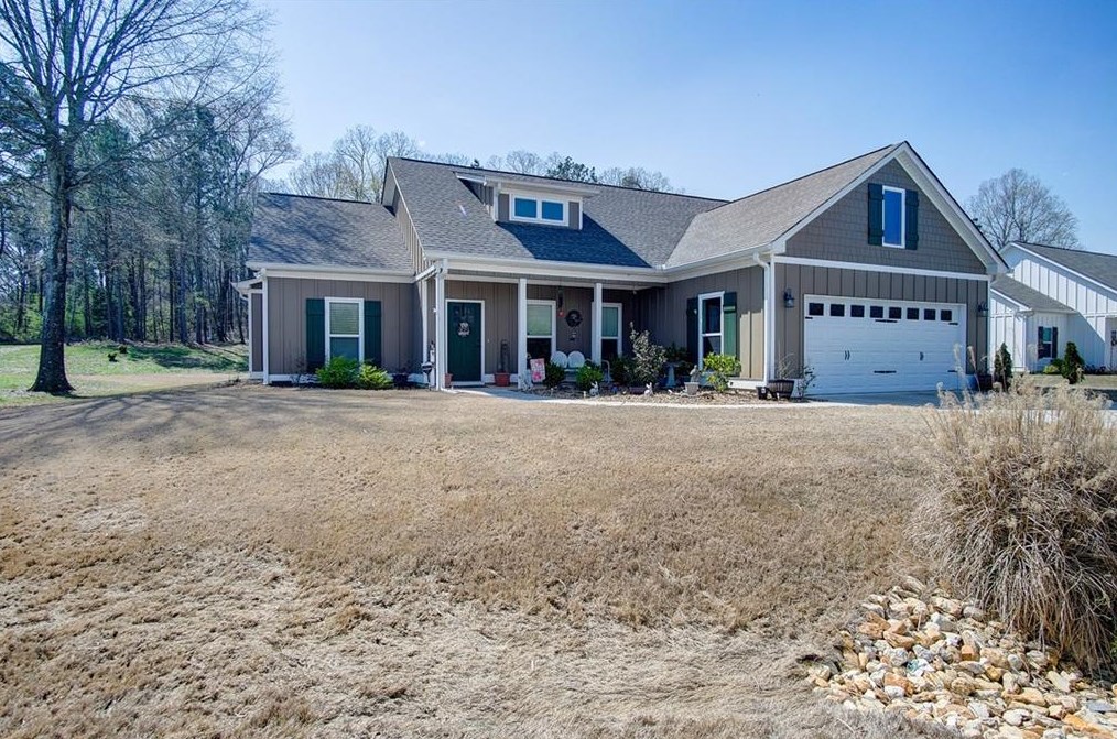 372 Peachtree Ln, Calhoun GA  30701-4388 exterior