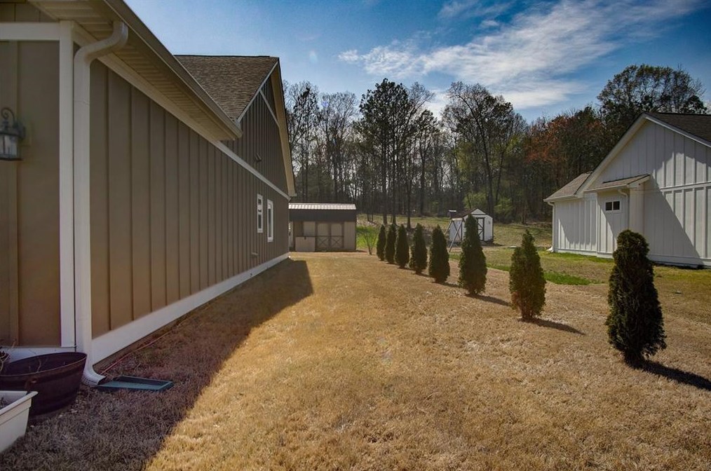 372 Peachtree Ln, Calhoun GA  30701-4388 exterior