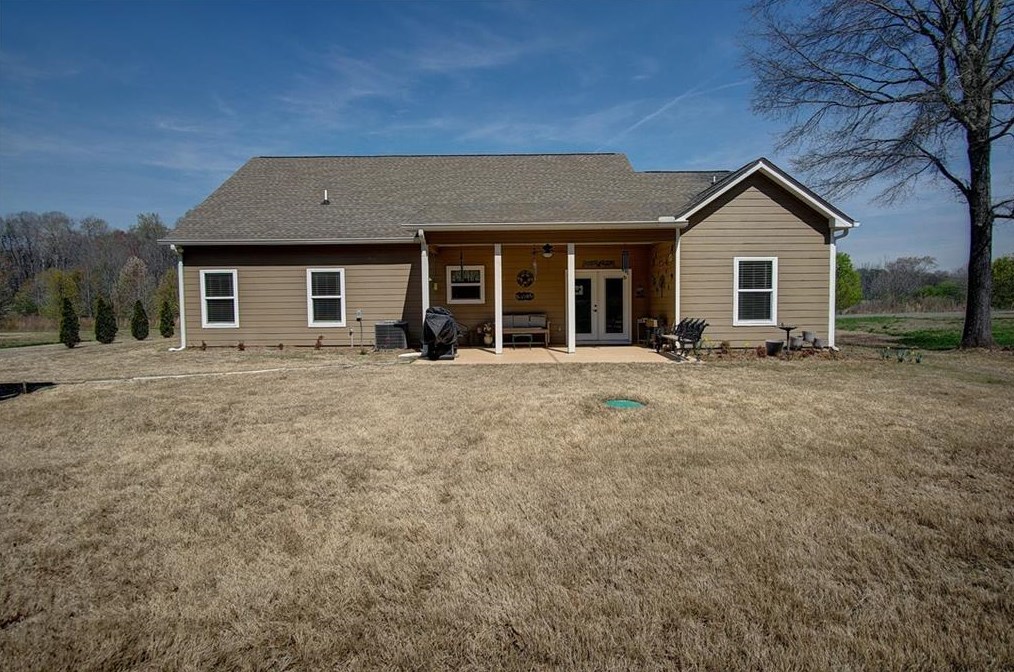 372 Peachtree Ln, Calhoun GA  30701-4388 exterior