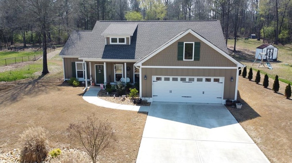 372 Peachtree Ln Se, Calhoun, GA 30701