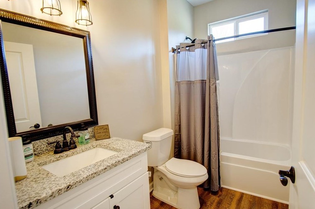 372 Peachtree Ln, Calhoun GA  30701-4388 exterior