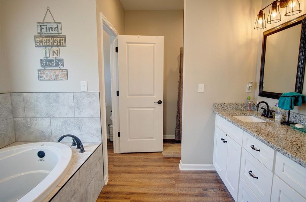 372 Peachtree Ln, Calhoun GA  30701-4388 exterior