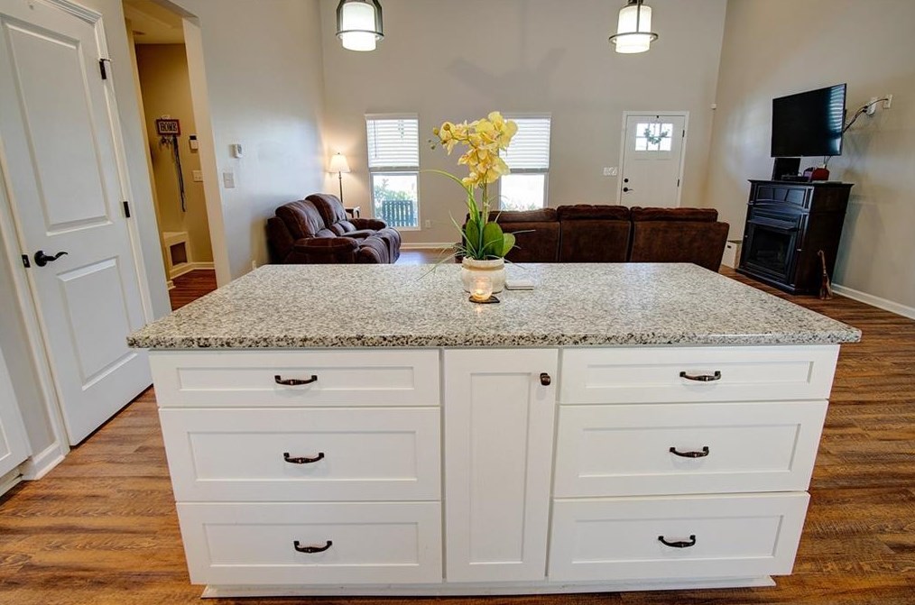 372 Peachtree Ln, Calhoun GA  30701-4388 exterior