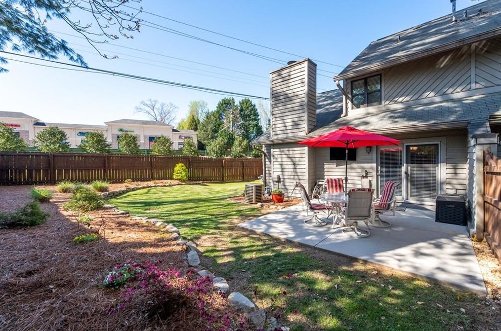 1000 Creatwood Cir, Smyrna GA  30080-8211 exterior