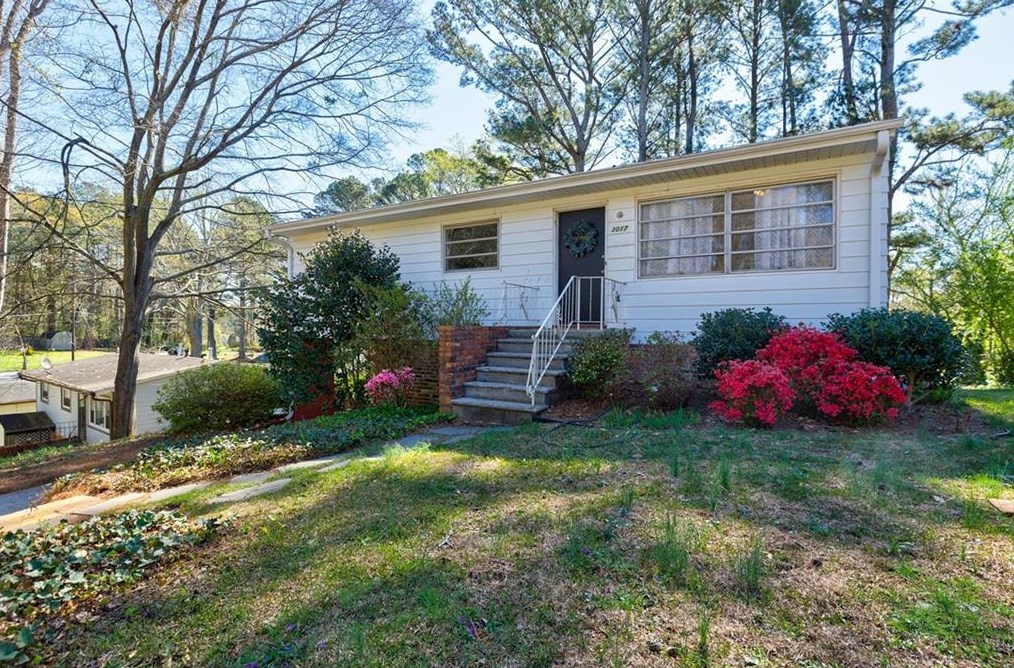 3017 Flamingo Dr, Decatur GA  30033-3936 exterior