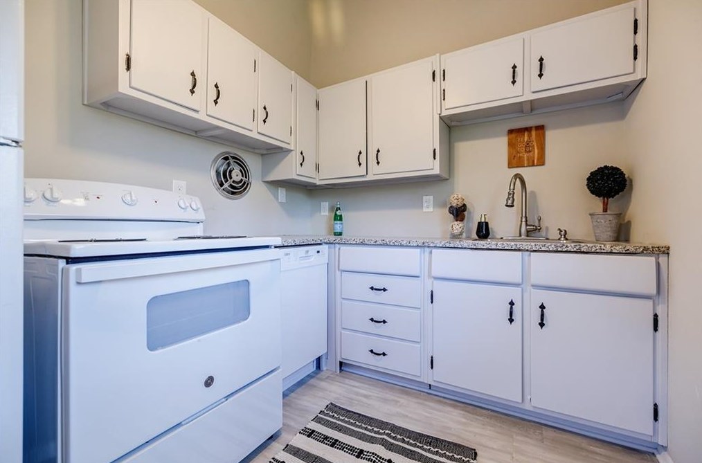 3017 Flamingo Dr, Decatur GA  30033-3936 exterior