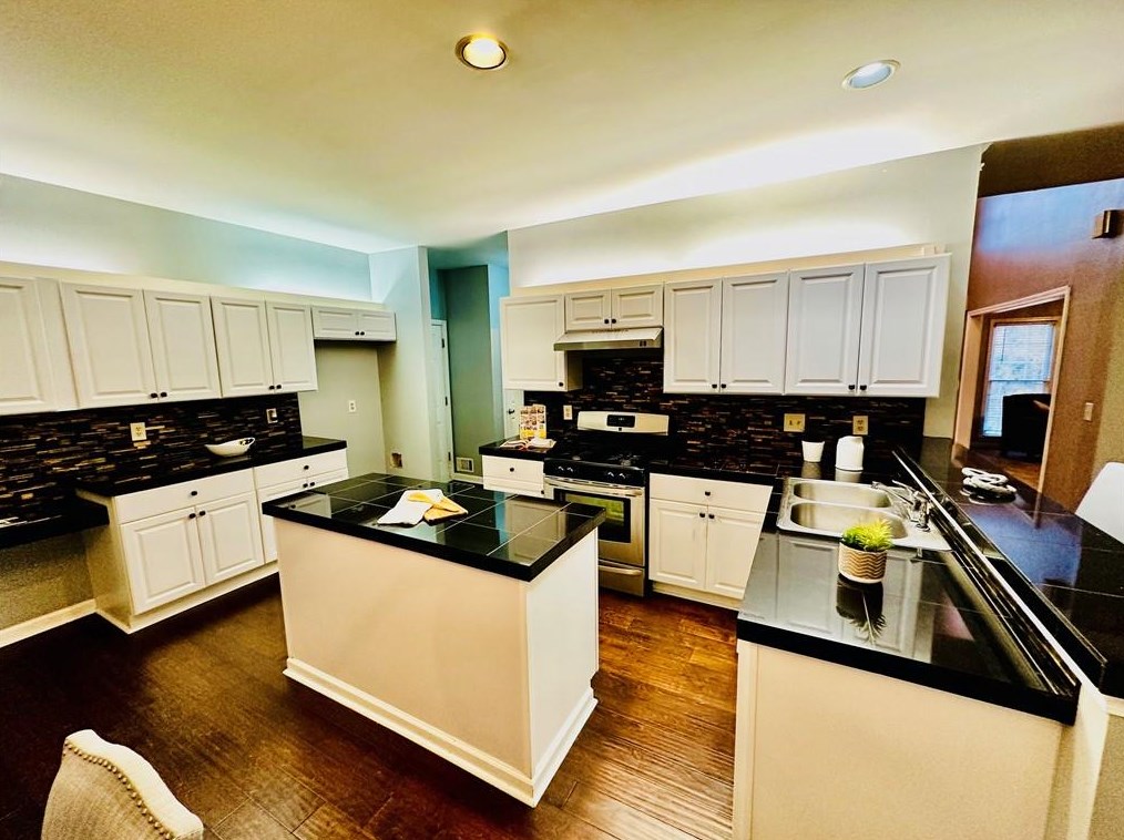 785 Prestonwood Dr, Lawrenceville GA  30043-4284 exterior