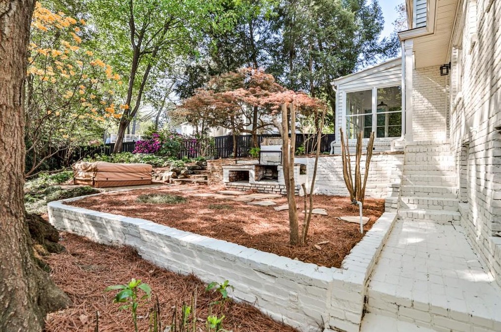 1659 Nottingham Way, Atlanta GA  30309-2662 exterior