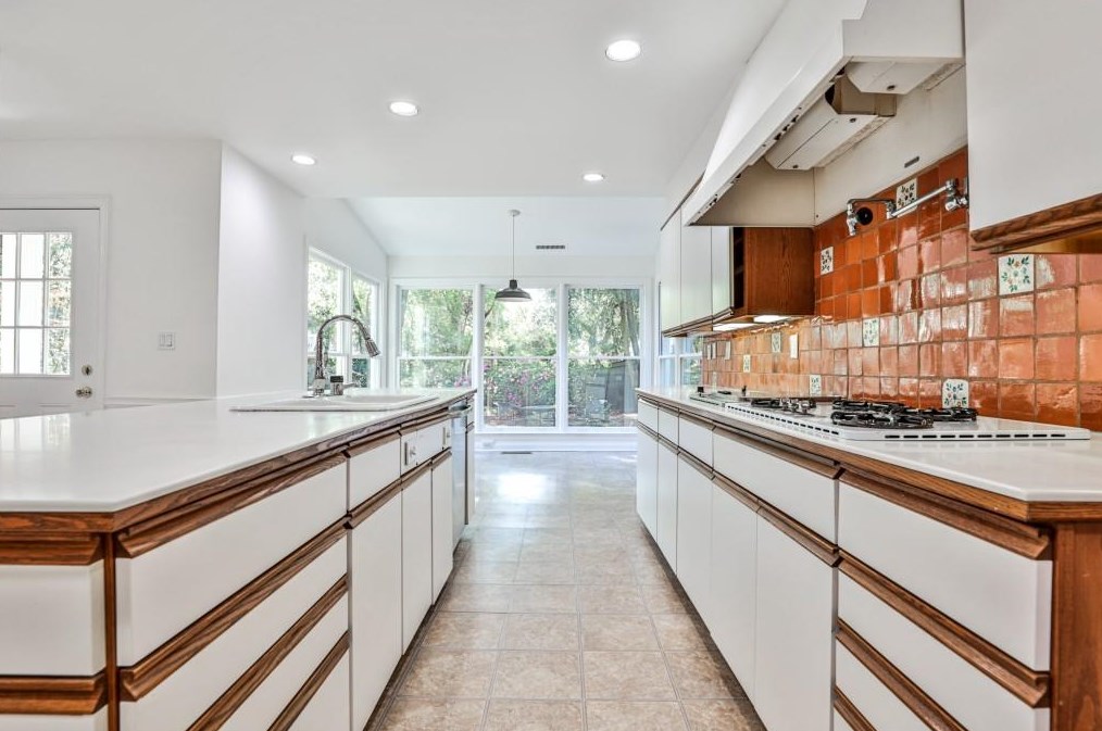 1659 Nottingham Way, Atlanta GA  30309-2662 exterior