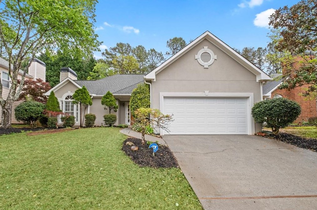 150 Glen Holly Dr, Roswell, GA 30076