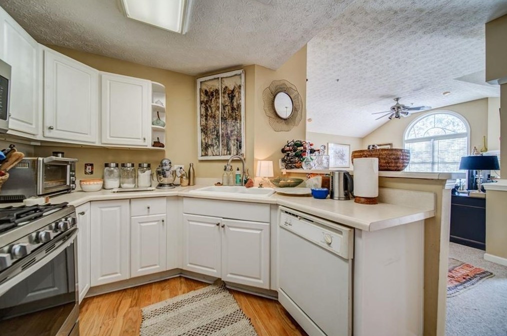1334 Orchard Park Dr, Stone Mountain, GA 30083
