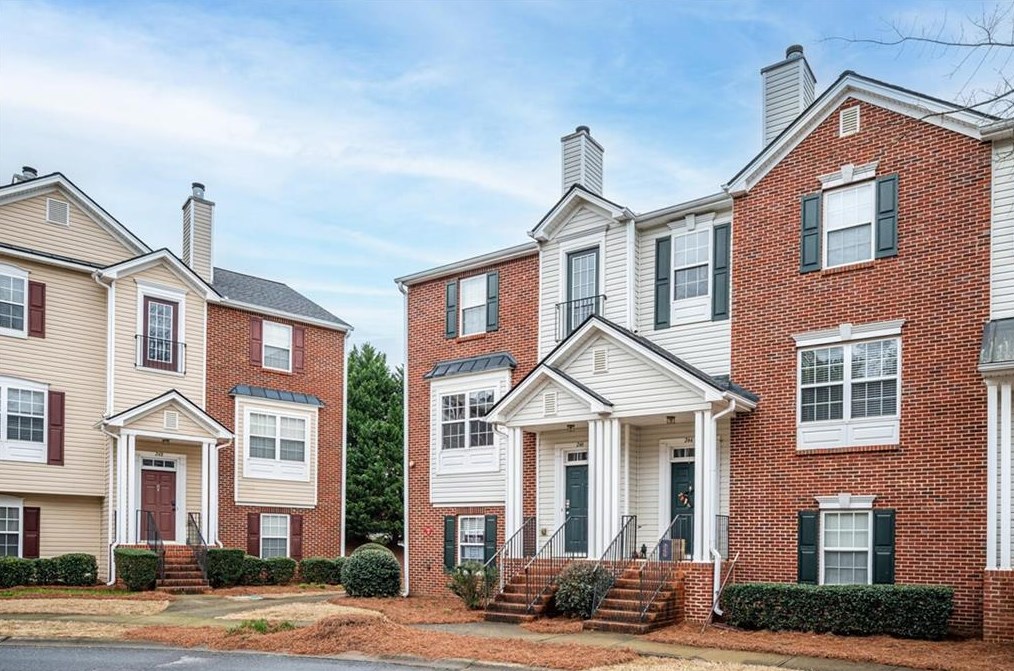 246 Village Square Dr, Holly Springs, GA 30188