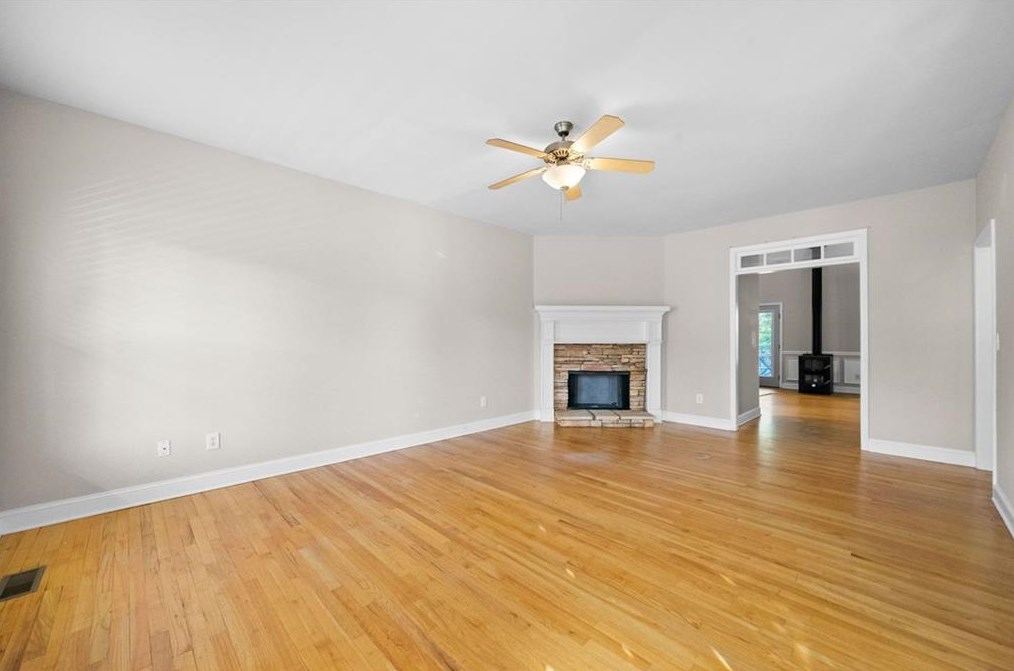 14 Walnut Ln, Euharlee, GA 30121-6061