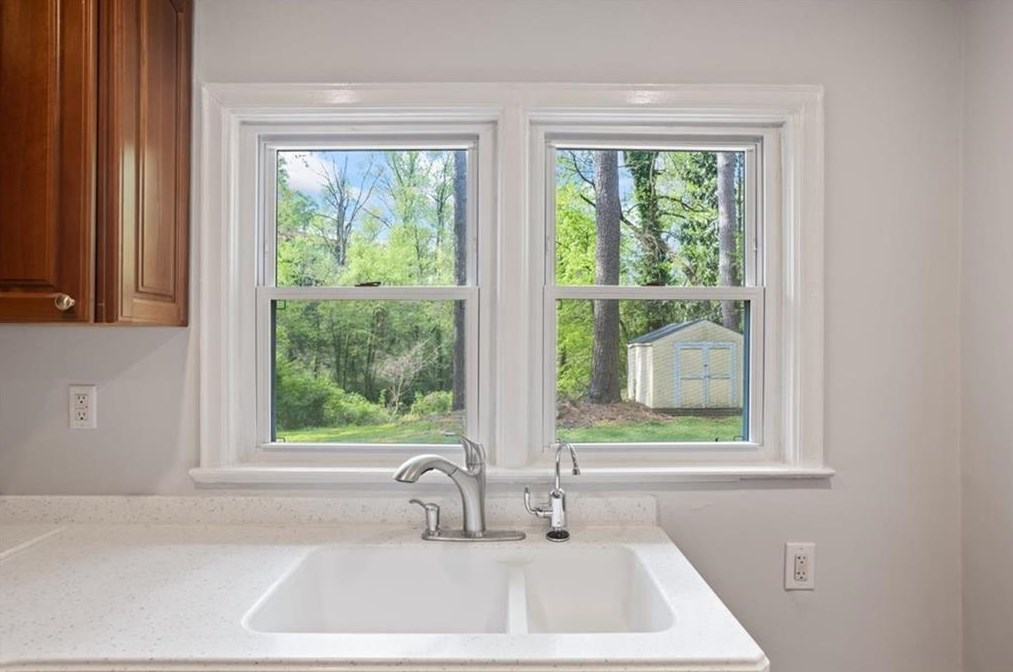 1333 Victor Rd, Atlanta GA  30324-2713 exterior