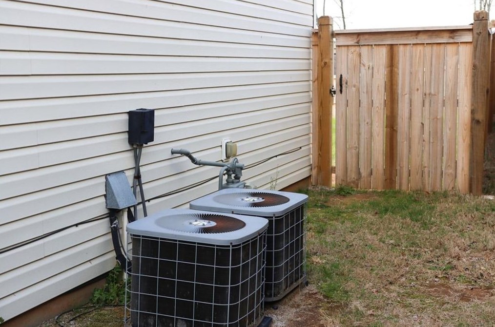 819 Clairidge Elm Trl, Lawrenceville GA  30046-7755 exterior