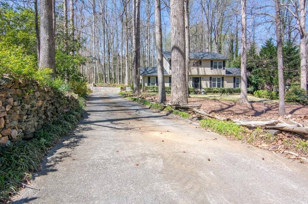 1109 Timberland Dr Sw, Lilburn, GA 30047