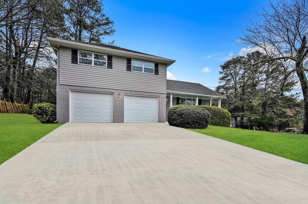 4390 Autumn Hill Dr, Stone Mountain, GA 30083